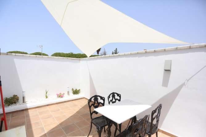 Apartamentos La Mar Sala Piscina Compartida โกนิล เด ลาฟรอนเตรา ภายนอก รูปภาพ
