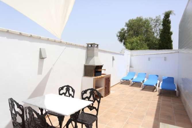 Apartamentos La Mar Sala Piscina Compartida โกนิล เด ลาฟรอนเตรา ภายนอก รูปภาพ