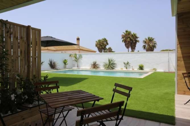 Apartamentos La Mar Sala Piscina Compartida โกนิล เด ลาฟรอนเตรา ภายนอก รูปภาพ