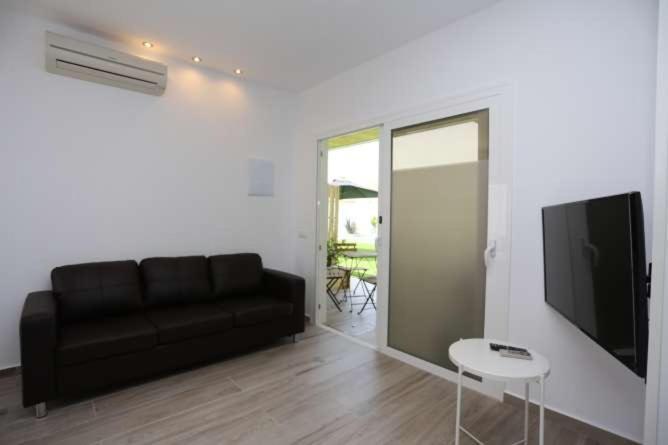 Apartamentos La Mar Sala Piscina Compartida โกนิล เด ลาฟรอนเตรา ภายนอก รูปภาพ