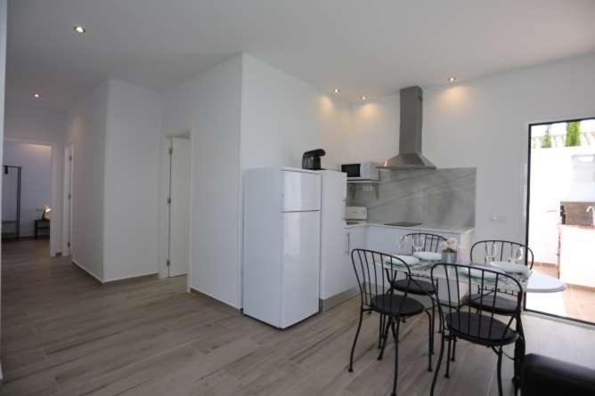 Apartamentos La Mar Sala Piscina Compartida โกนิล เด ลาฟรอนเตรา ภายนอก รูปภาพ