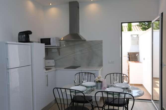Apartamentos La Mar Sala Piscina Compartida โกนิล เด ลาฟรอนเตรา ภายนอก รูปภาพ