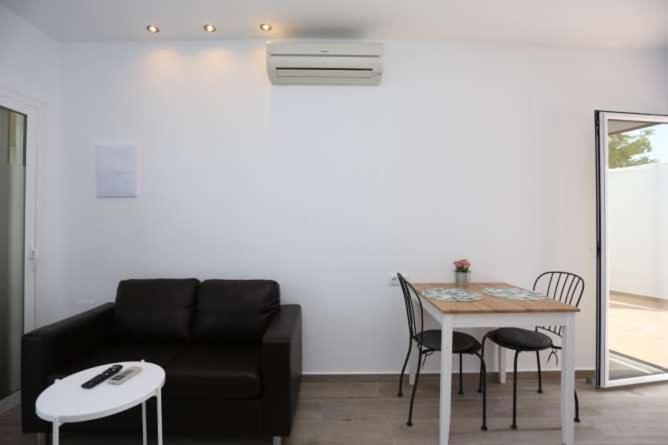 Apartamentos La Mar Sala Piscina Compartida โกนิล เด ลาฟรอนเตรา ภายนอก รูปภาพ