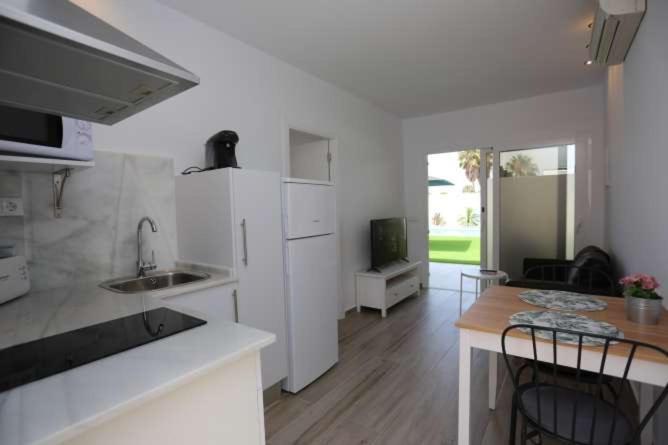Apartamentos La Mar Sala Piscina Compartida โกนิล เด ลาฟรอนเตรา ภายนอก รูปภาพ