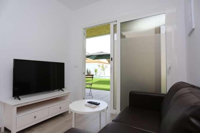 Apartamentos La Mar Sala Piscina Compartida โกนิล เด ลาฟรอนเตรา ภายนอก รูปภาพ